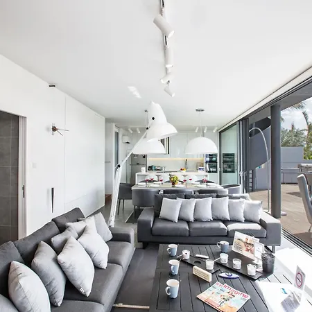 Haus In Mit Grossem Patio By Interhome 펜션