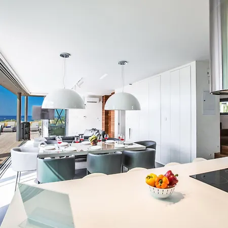 Haus In Mit Grossem Patio By Interhome 펜션