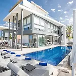 Haus In Mit Grossem Patio By Interhome Paralímni