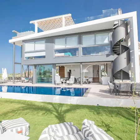 Haus In Mit Grossem Patio By Interhome Ferienhaus Paralimni