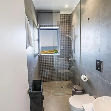 Haus In Mit Grossem Patio By Interhome * Paralímni