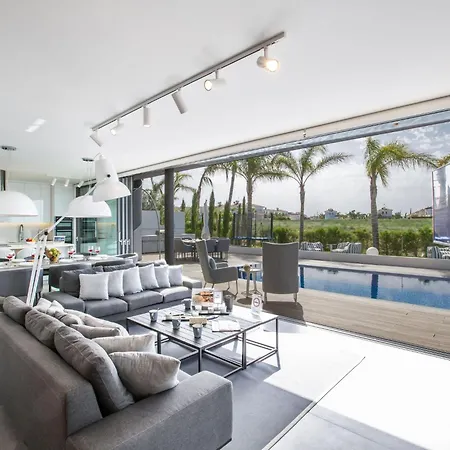 Haus In Mit Grossem Patio By Interhome *