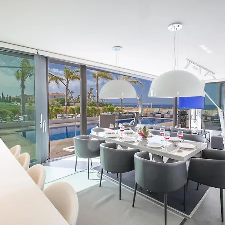 Haus In Mit Grossem Patio By Interhome Hébergement de vacances Paralímni