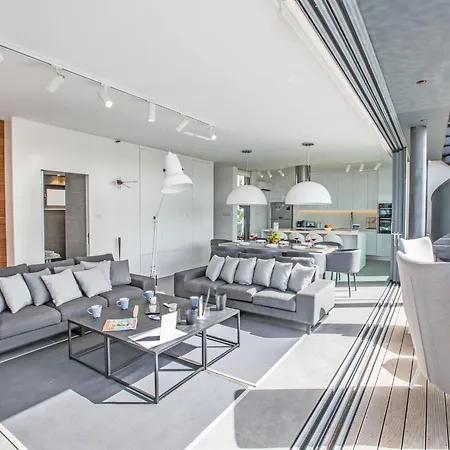 Haus In Mit Grossem Patio By Interhome