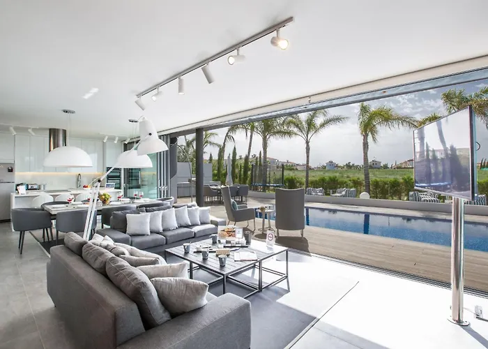 Haus In Mit Grossem Patio By Interhome *