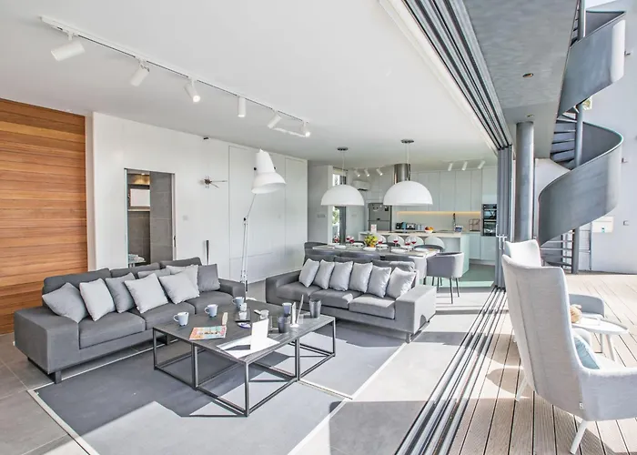 Haus In Mit Grossem Patio By Interhome